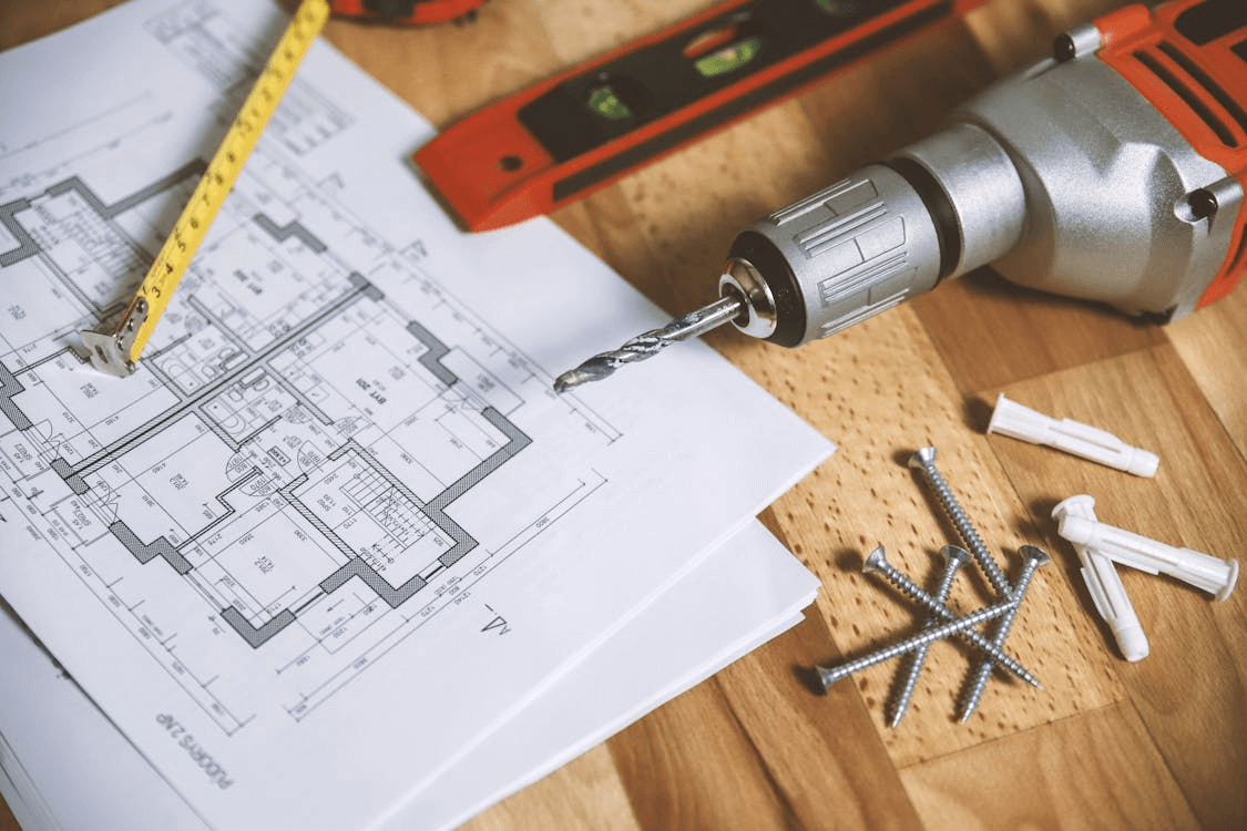 gereedschap met bouwtekening